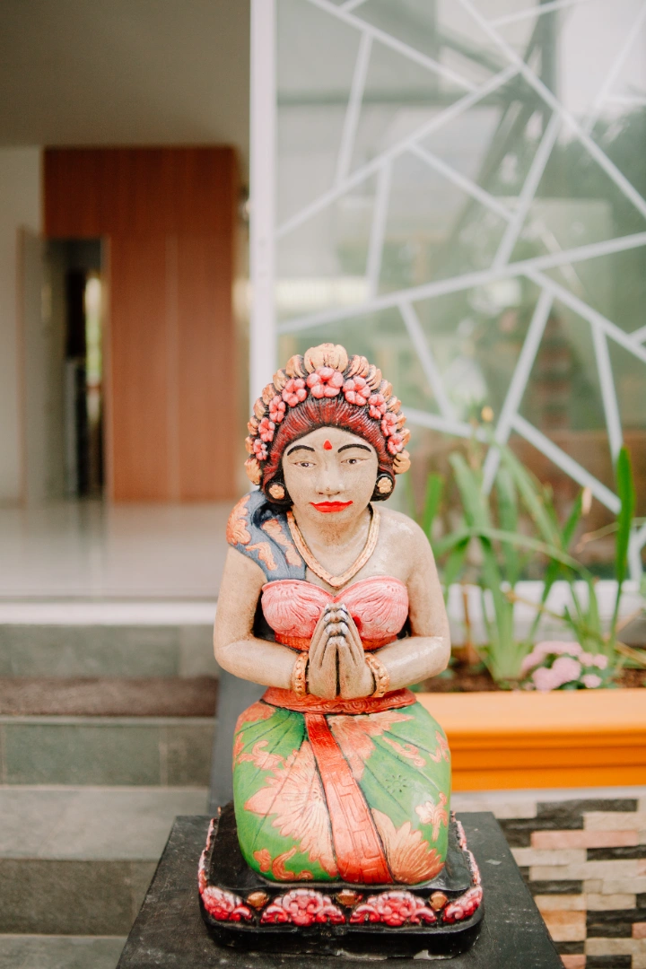 Balinese Welcome Statue